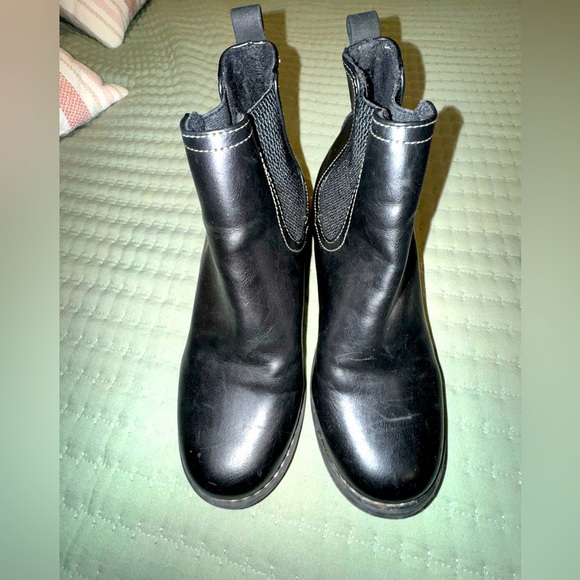 Eastland Black Jasmine Ankle Boots. Size 7. GUC - Picture 2 of 9